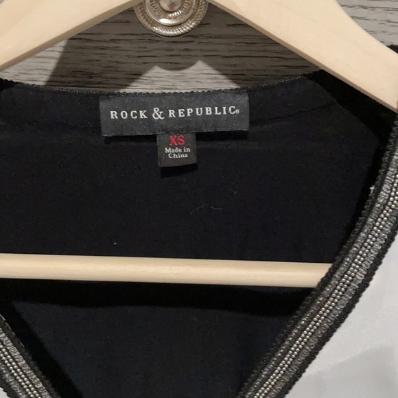 Flattering - Picture 2 of 4